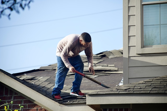 How Scurrah’s Roofing Detects and Repairs Roof Dry Rot Before It Becomes a Structural Disaster
