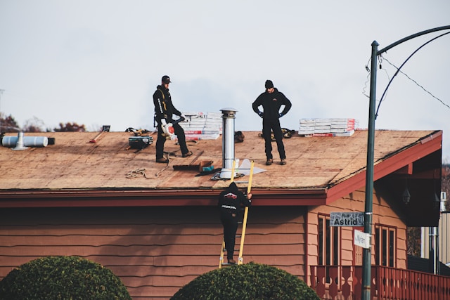 Top Signs You Need a Roof Repair in Corona, CA (Expert Guide by Scurrah’s Roofing)
