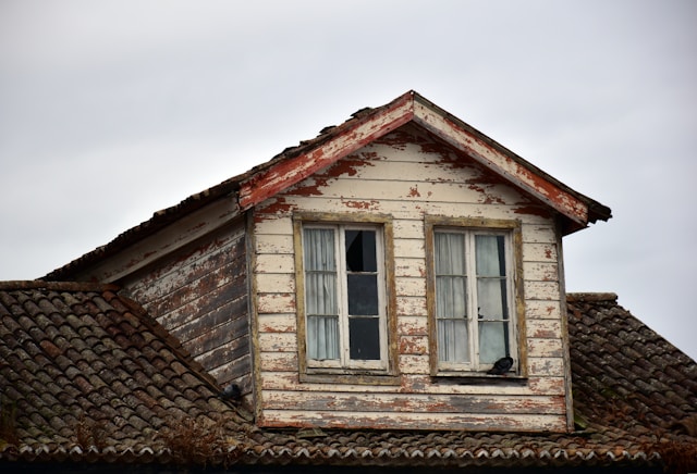 Choosing the Right Roofing Contractor in California: A Homeowner’s Guide by Scurrah’s Roofing